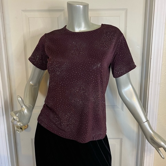 Very pretty Dark maroon blouse with sparkle floral like pattern. Size small - Picture 1 of 12